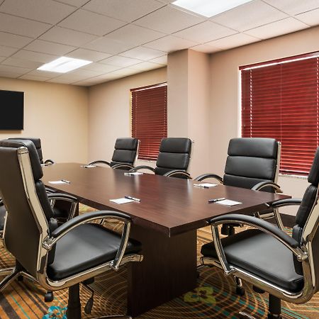 Holiday Inn Express Hotel & Suites Bentonville By Ihg Екстериор снимка