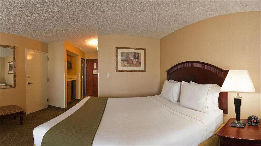Holiday Inn Express Hotel & Suites Bentonville By Ihg Екстериор снимка