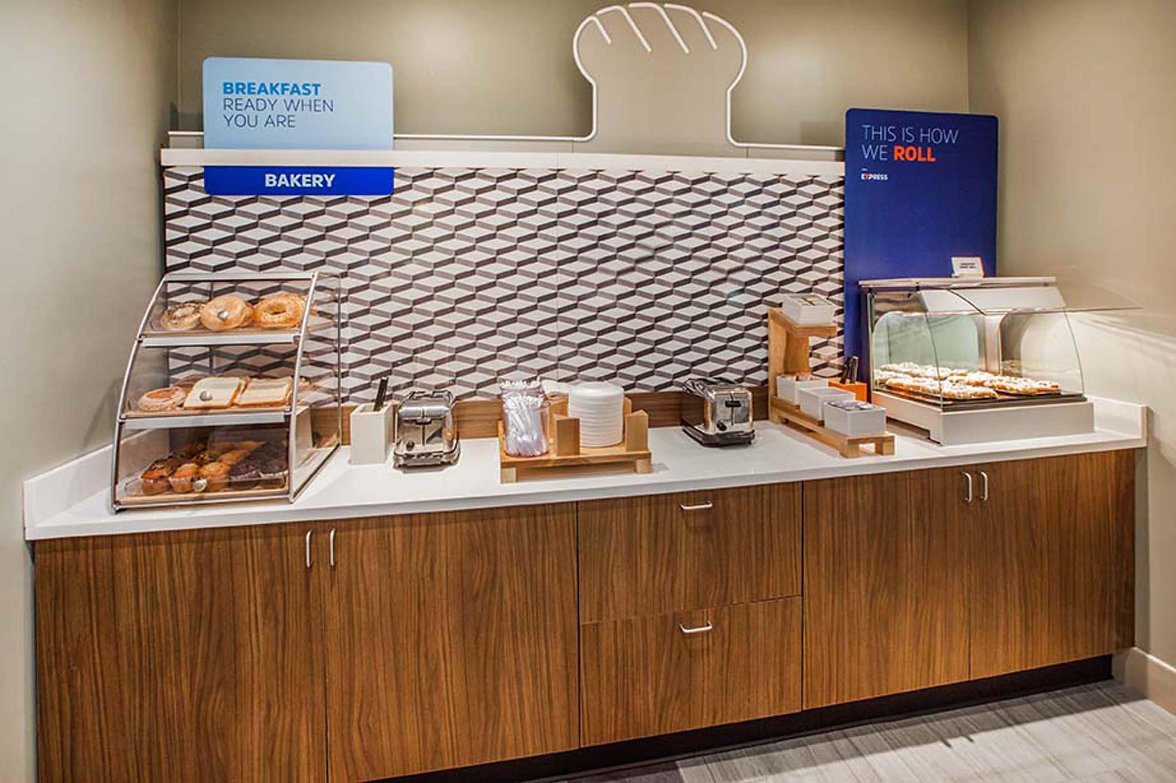 Holiday Inn Express Hotel & Suites Bentonville By Ihg Екстериор снимка