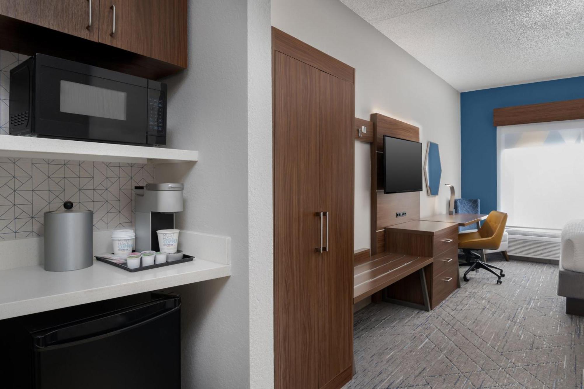 Holiday Inn Express Hotel & Suites Bentonville By Ihg Екстериор снимка