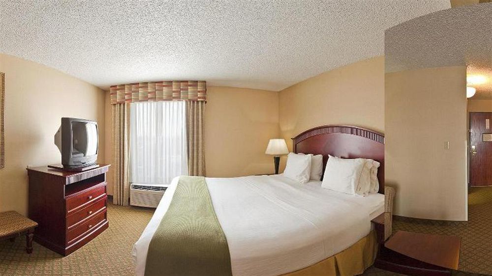 Holiday Inn Express Hotel & Suites Bentonville By Ihg Екстериор снимка